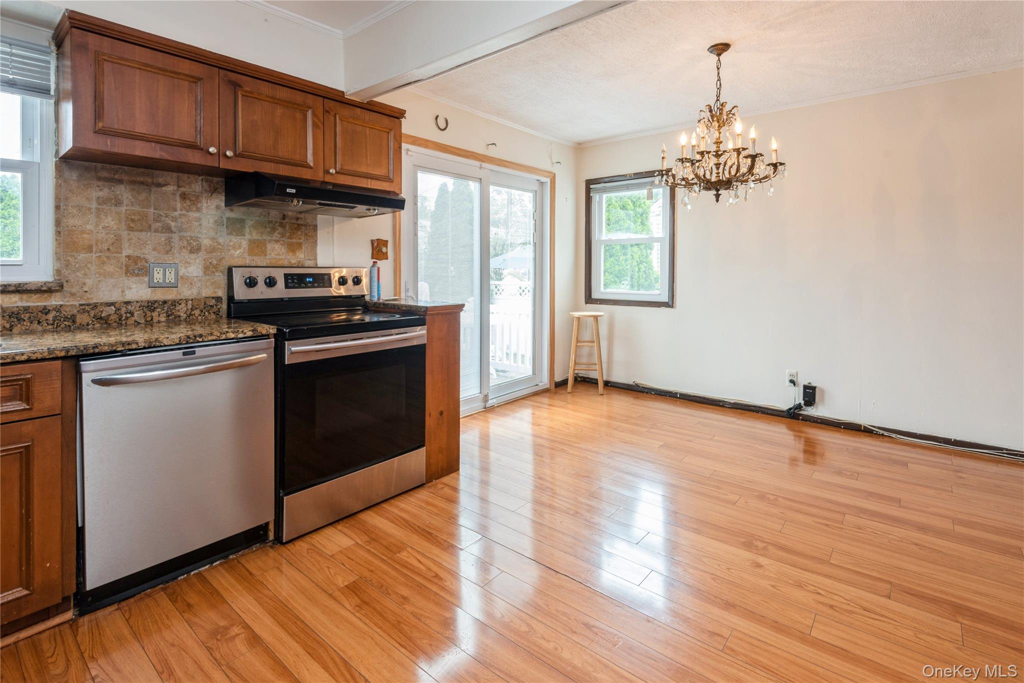 #9 photo, 815 Sunshine Avenue, West Hempstead , NY 11552