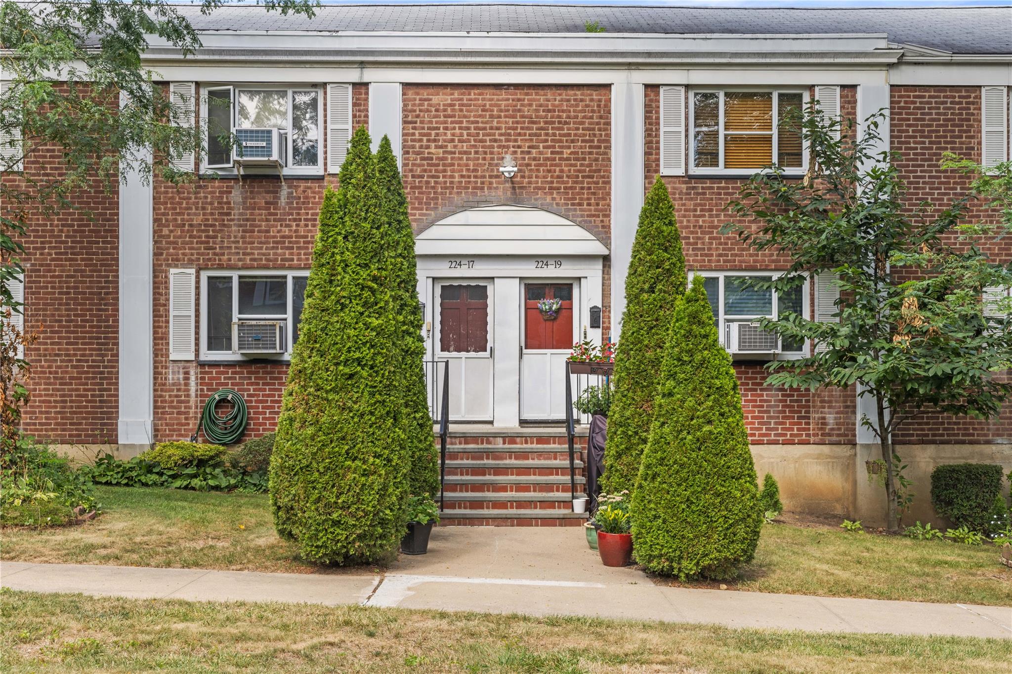 #1 photo, 224-17 Manor Road, 皇后區 Queens Village , NY 11427