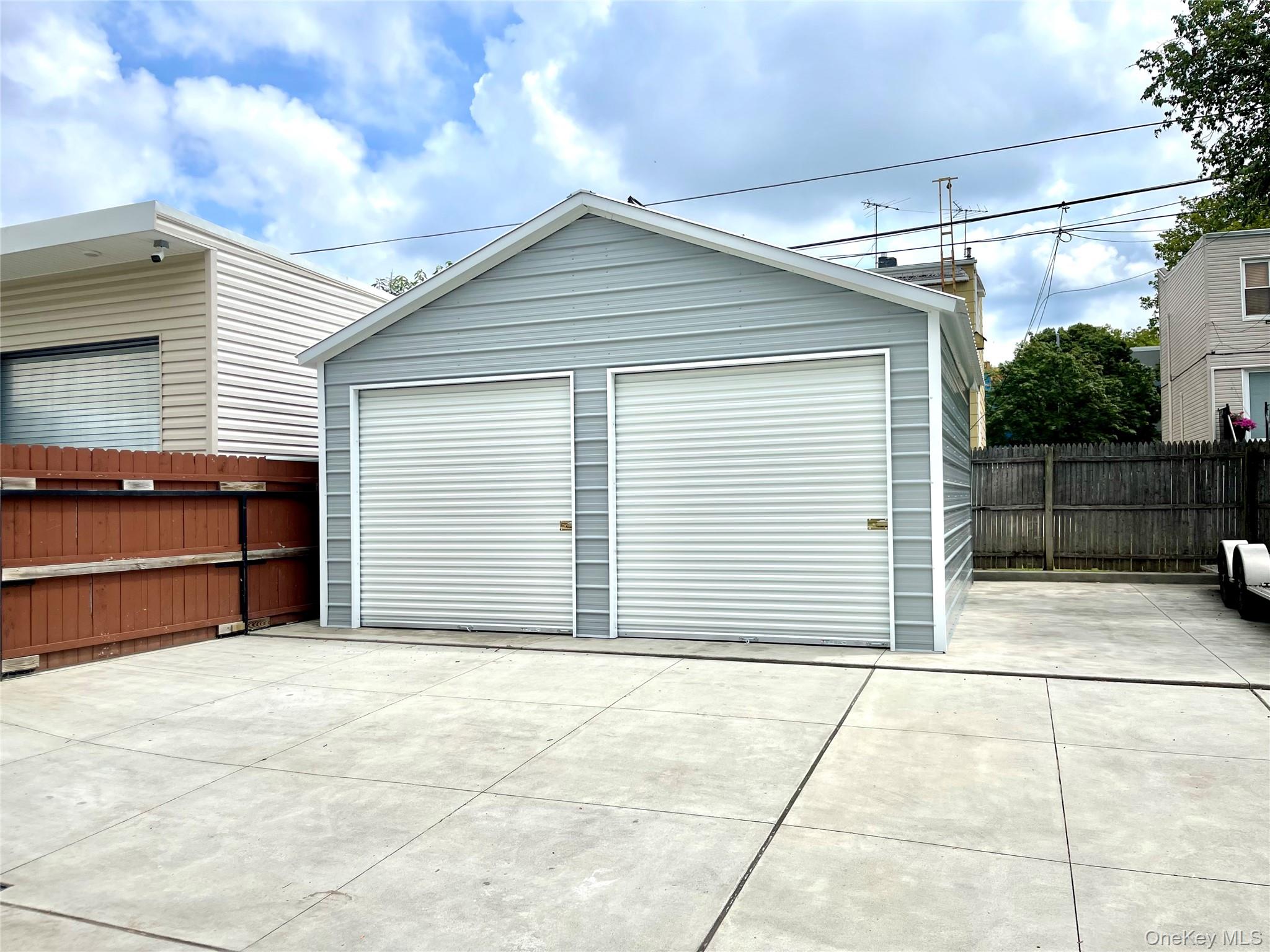 #1 photo, 7157 69th Place, كوينز Glendale , NY 11385