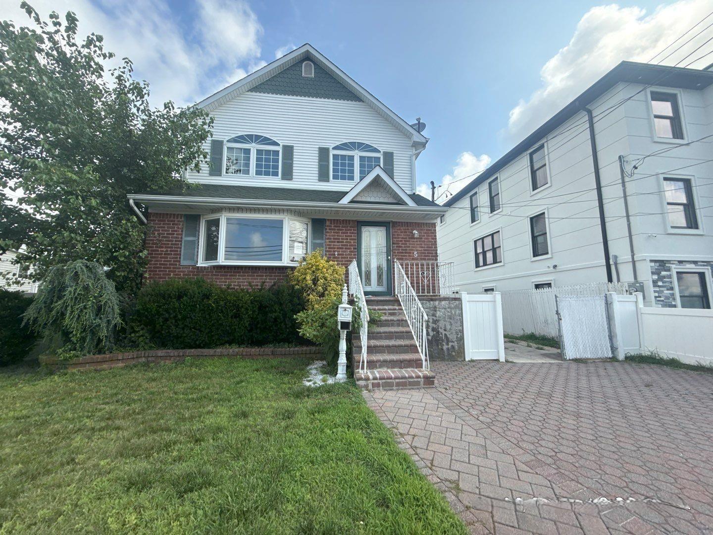 #1 photo, 5 E Court, 長島 East Rockaway , NY 11518