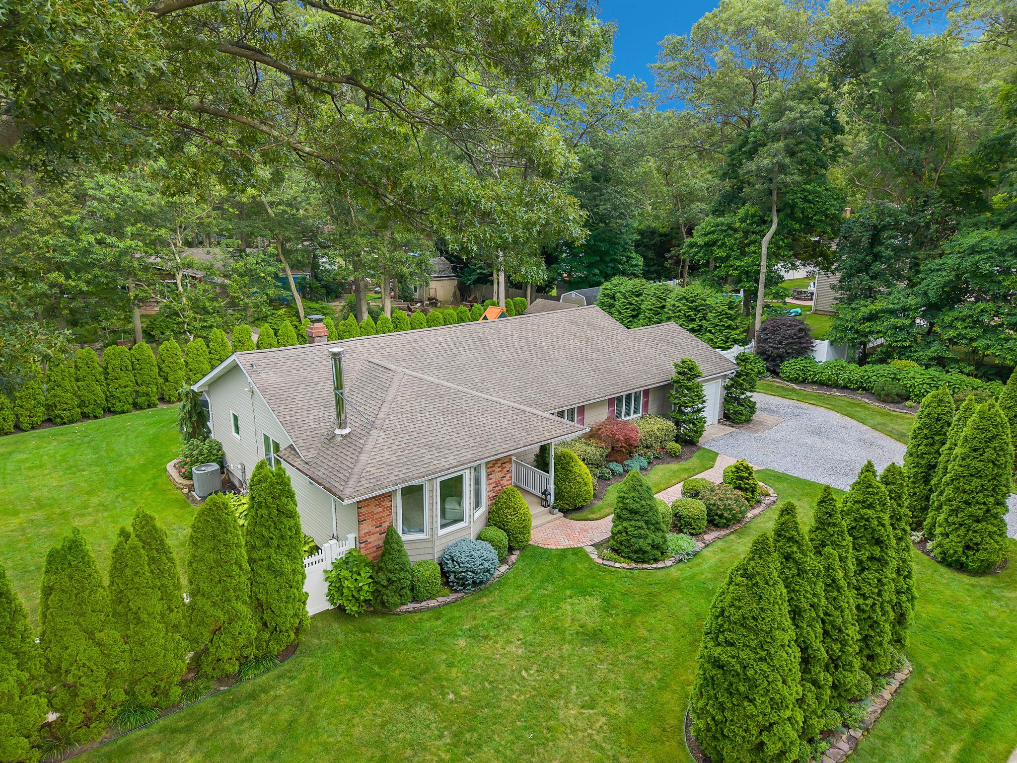 #1 photo, 55 Patchogue Drive, 東長島 Rocky Point , NY 11778