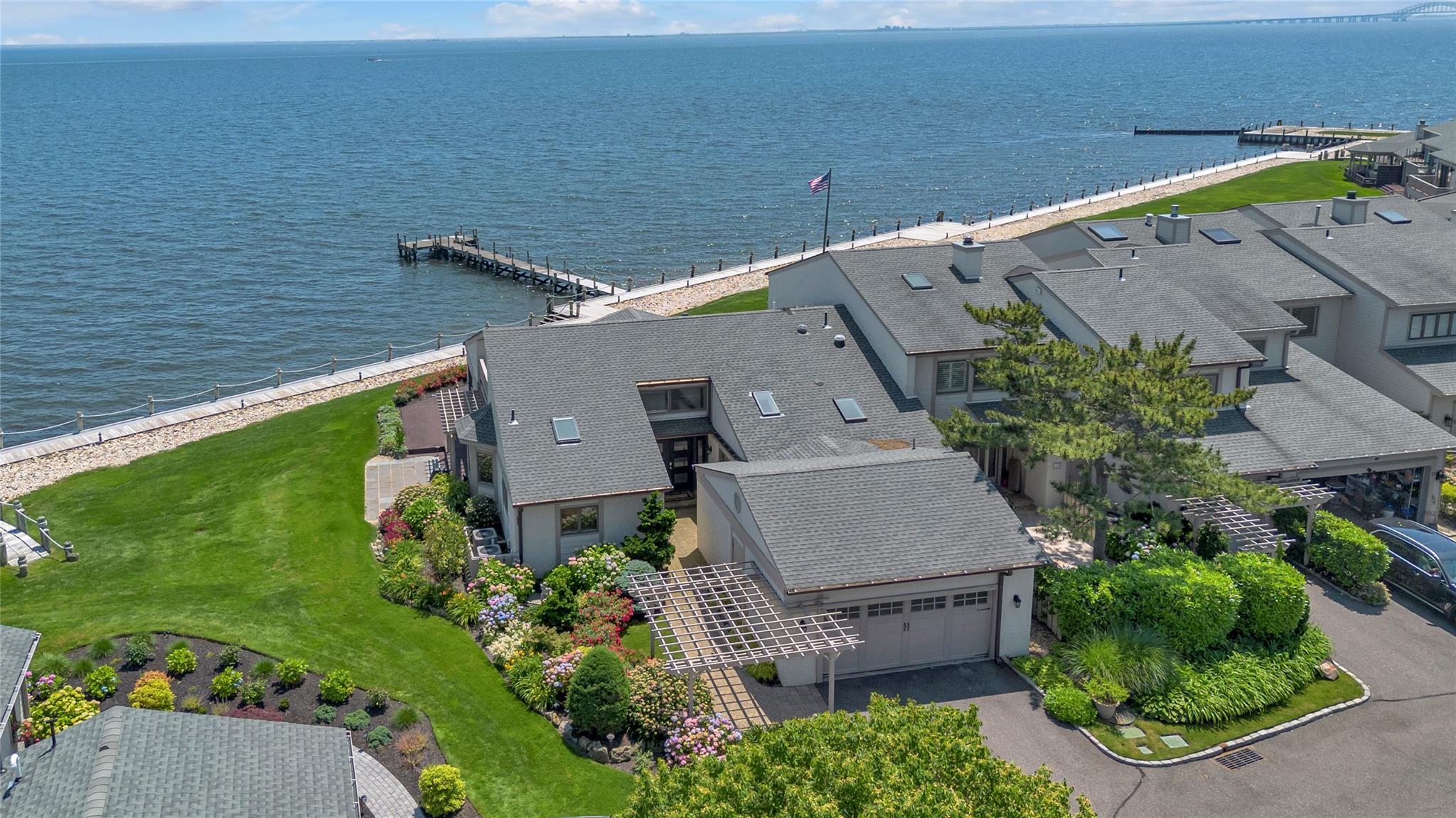 #1 photo, 9 Captains Walk, 東長島 海湾 Bay Shore , NY 11706