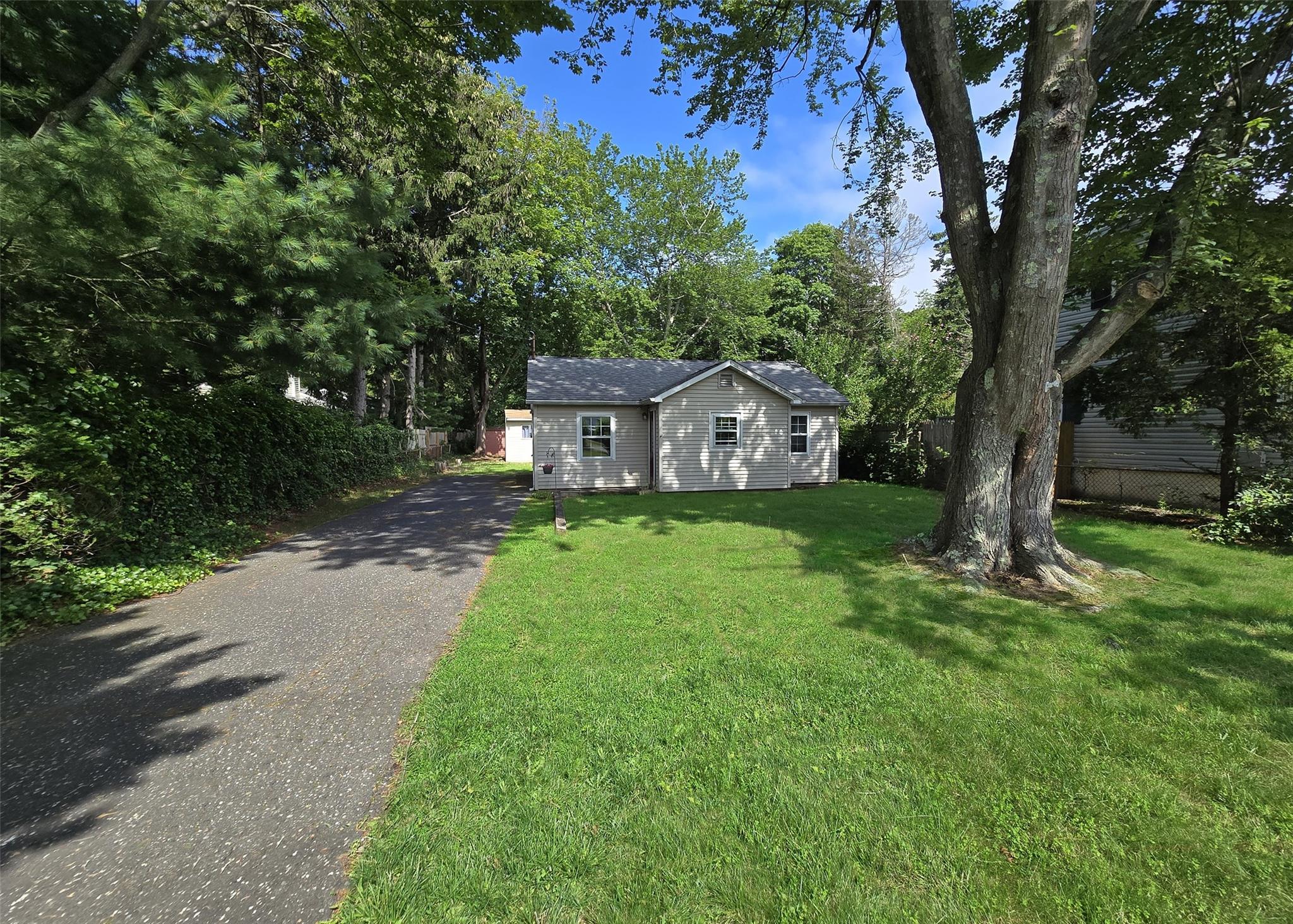 #1 photo, 1439 Ocean Avenue, 東長島 Bohemia , NY 11716