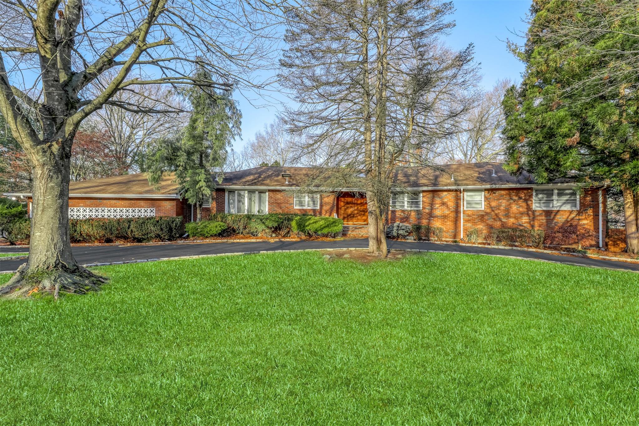 #1 photo, 1 Ferruzza Drive, 紐約州 Spring Valley , NY 10977