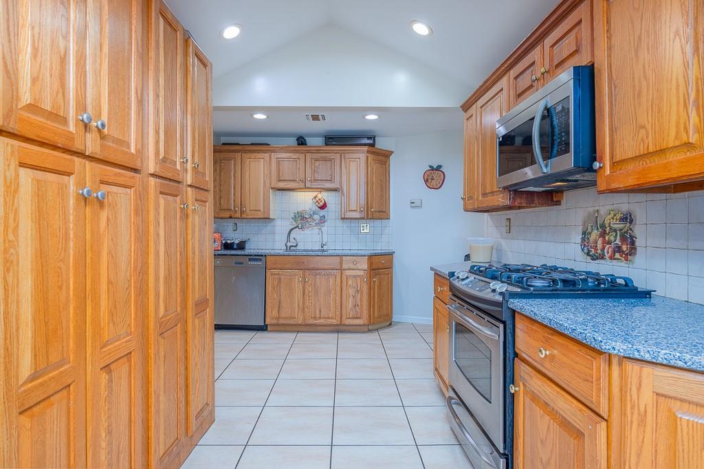 #6 photo, 23 Sky Meadow Road, Suffern , NY 10901