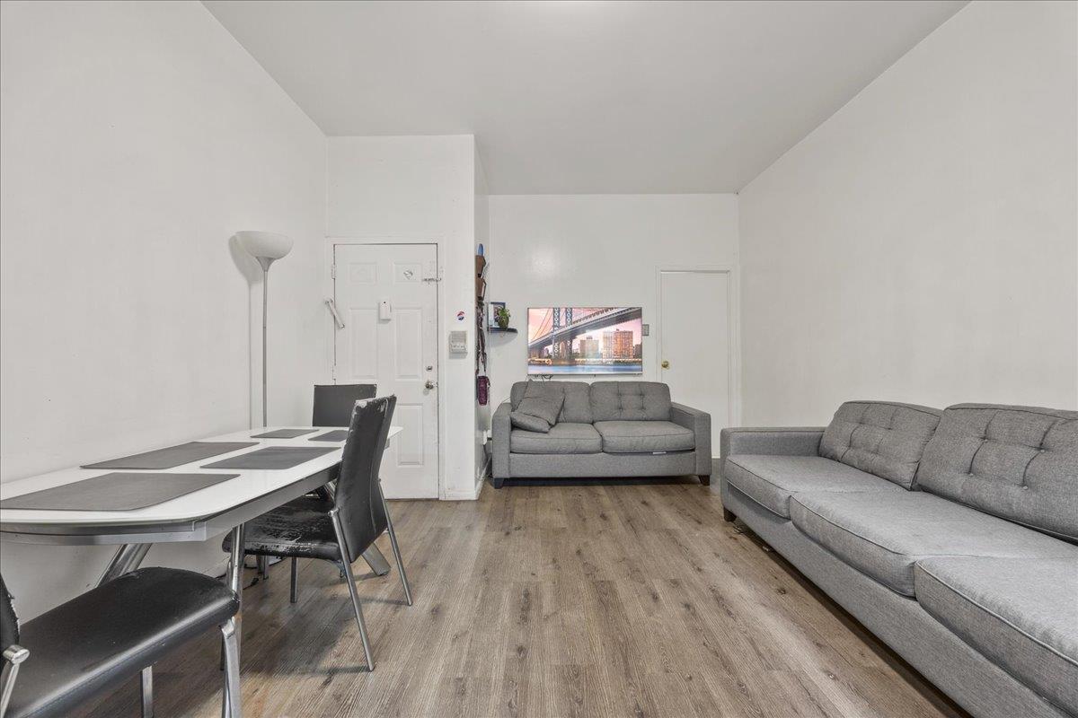 #11 photo, 125 Freeman Street, ブルックリン区 Brooklyn , NY 11222