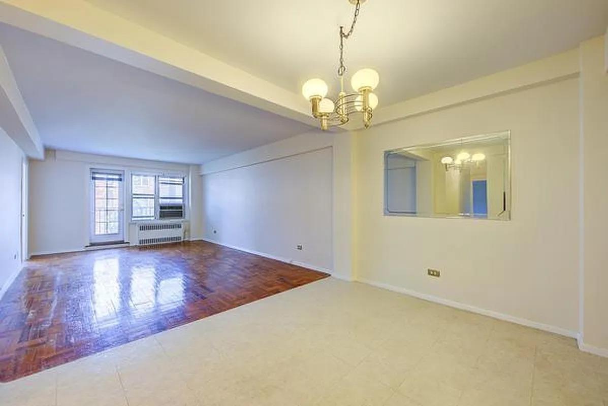 #5 photo, 110-20 71st, クイーンズ区 Flushing , NY 11375