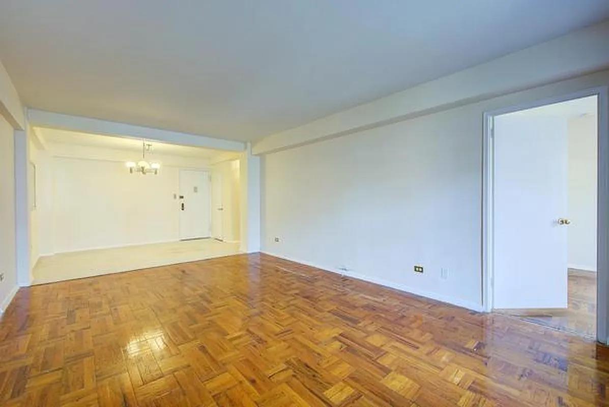 #6 photo, 110-20 71st, クイーンズ区 Flushing , NY 11375