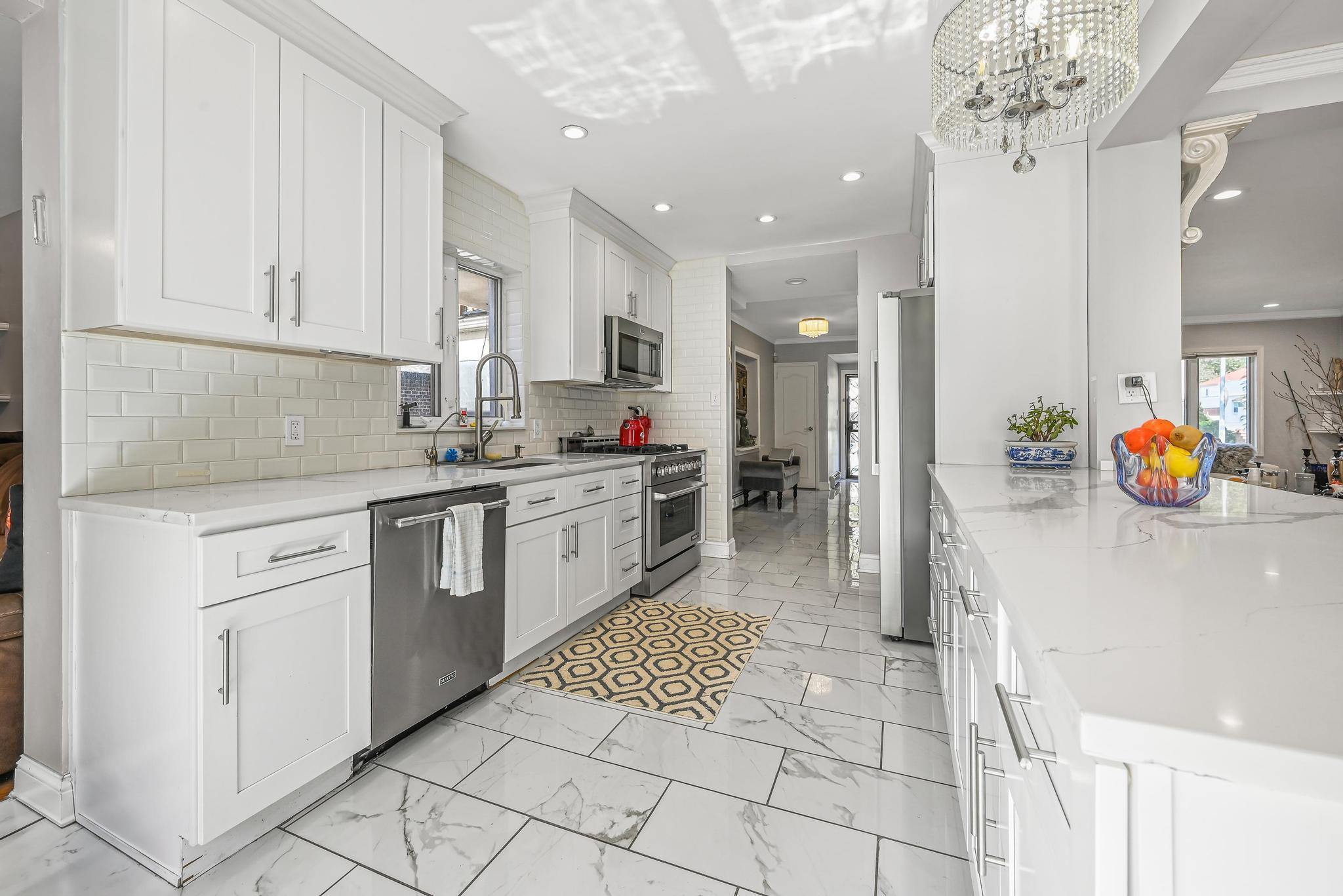 #14 photo, 8210 214th Street, 皇后區 Hollis Hills , NY 11427