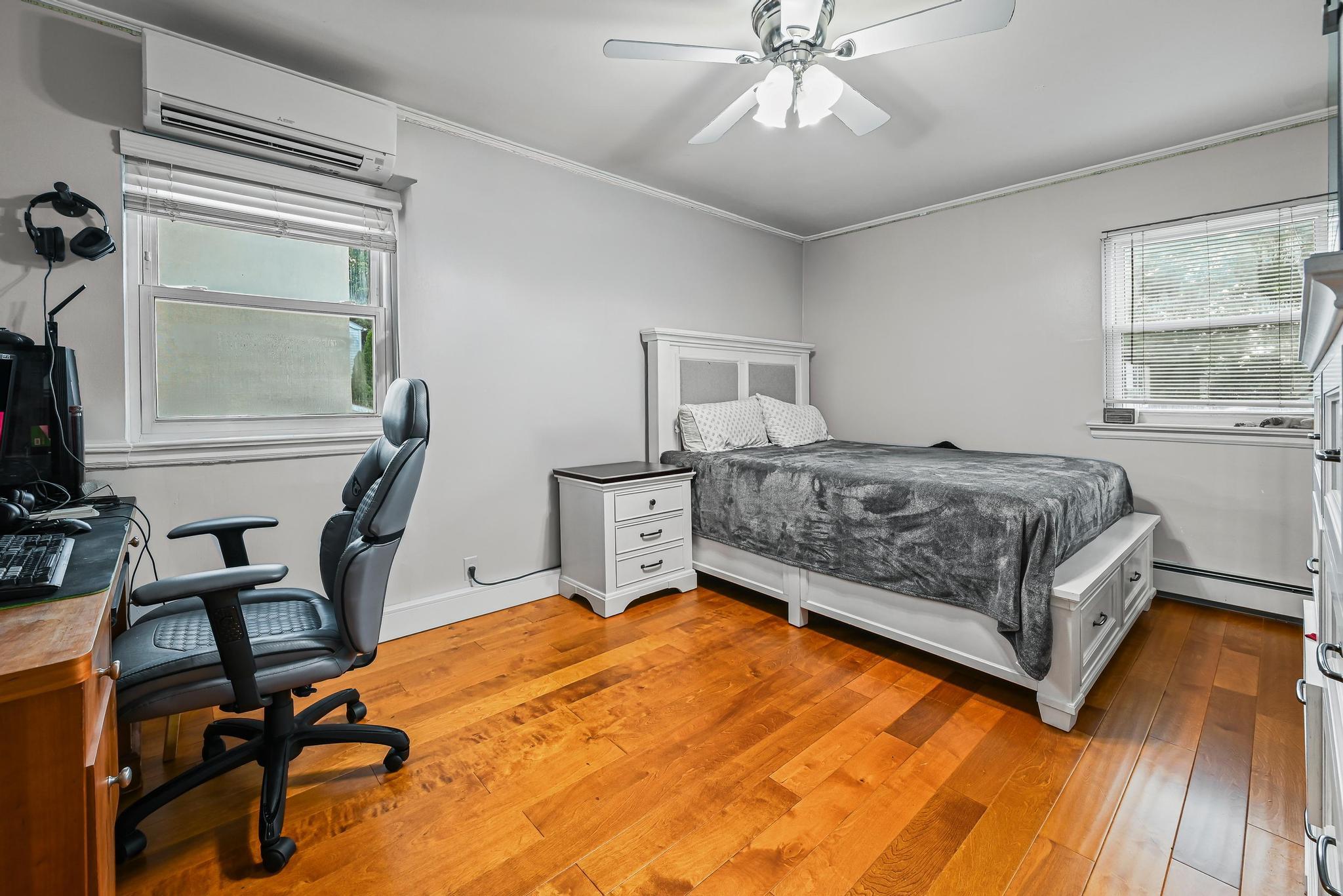 #20 photo, 8210 214th Street, 皇后區 Hollis Hills , NY 11427