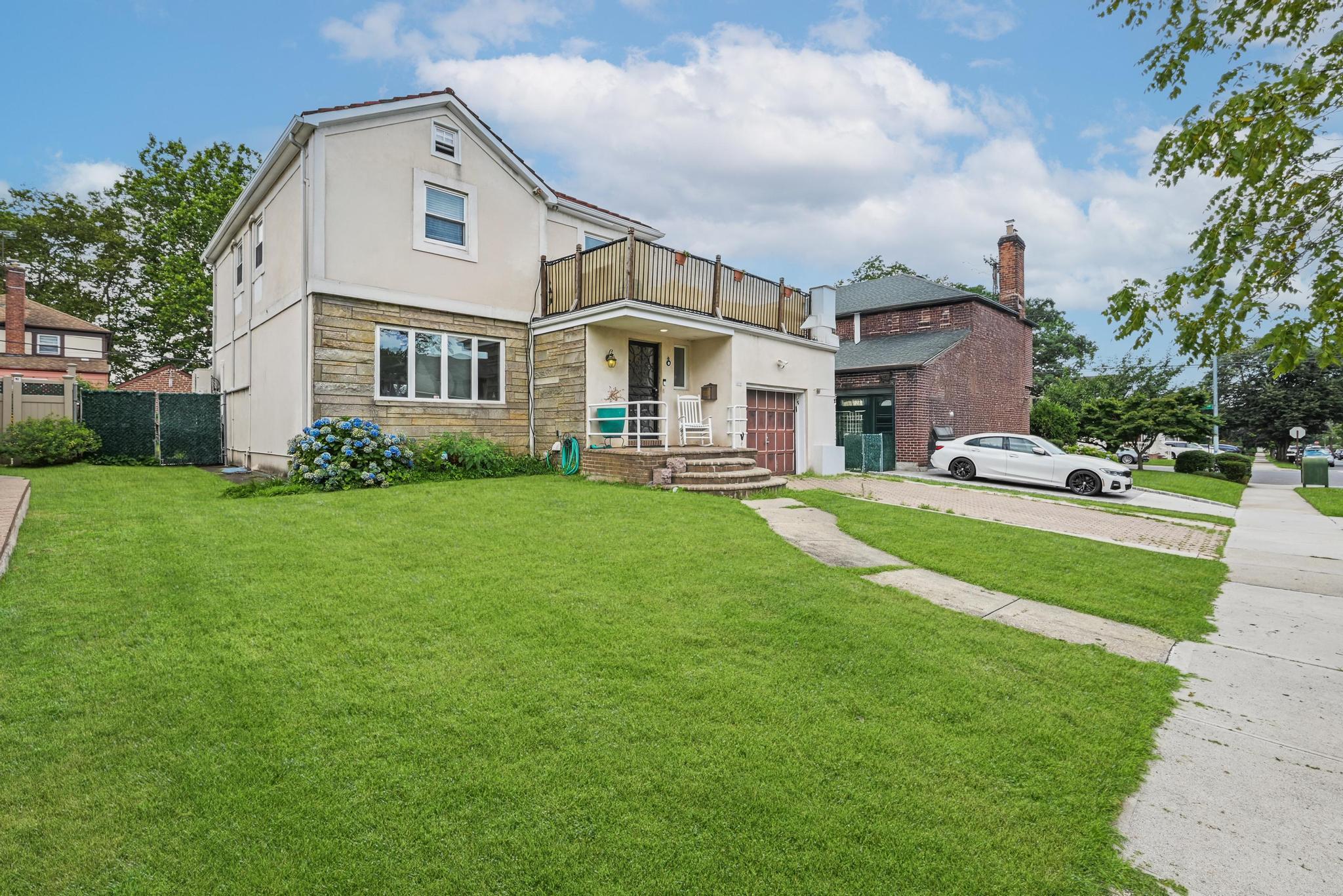 #3 photo, 8210 214th Street, 皇后區 Hollis Hills , NY 11427