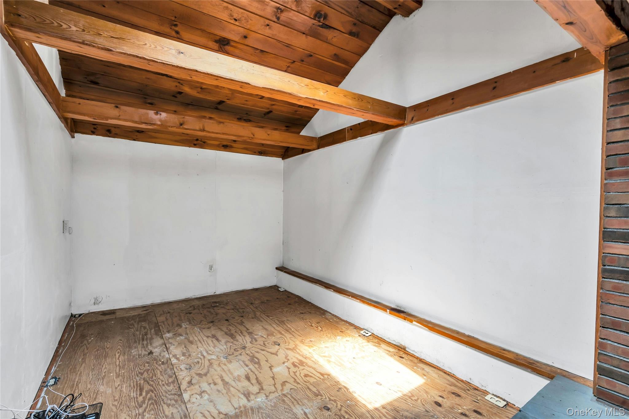 #8 photo, 22 Robert Drive, מחוז סאפוק Huntington , NY 11743