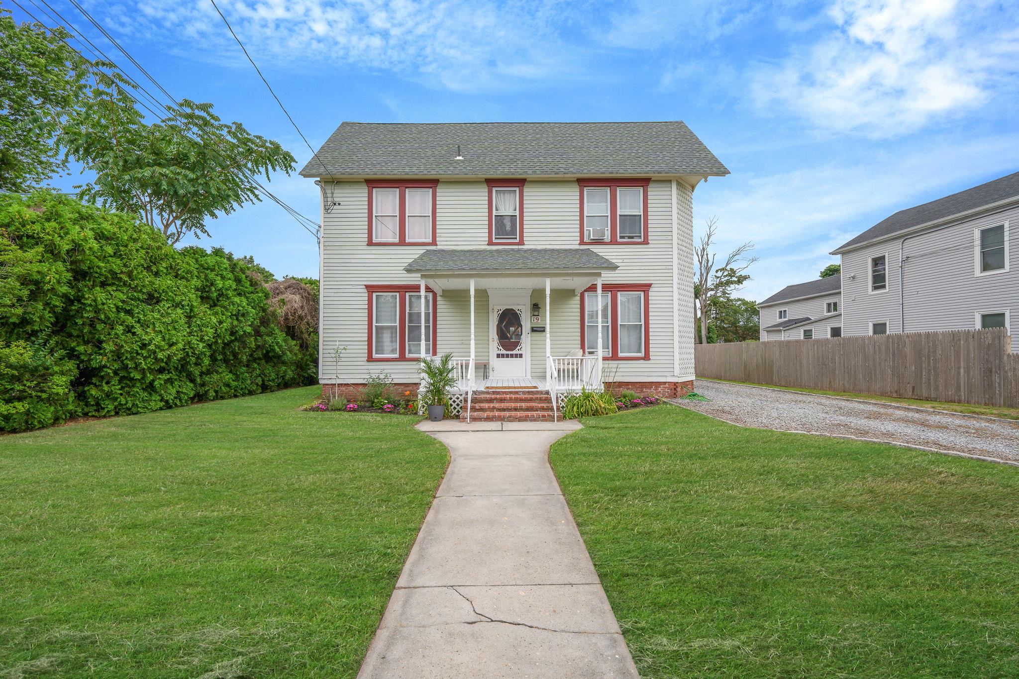 #1 photo, 19 Amity Street, 東長島 Patchogue , NY 11772