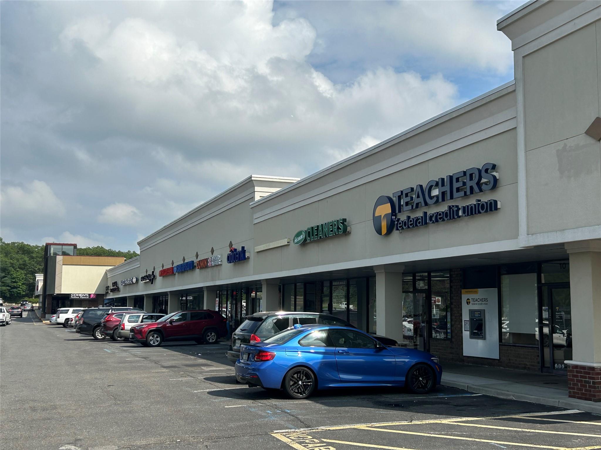 #1 photo, 16 Vanderbilt Motor Parkway, サフォーク郡 Commack , NY 11722