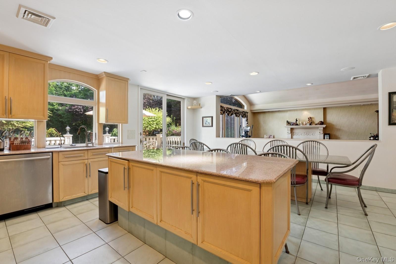 #13 photo, 328 W Ivy Hill Road, ナッソー郡 Woodsburgh , NY 11598