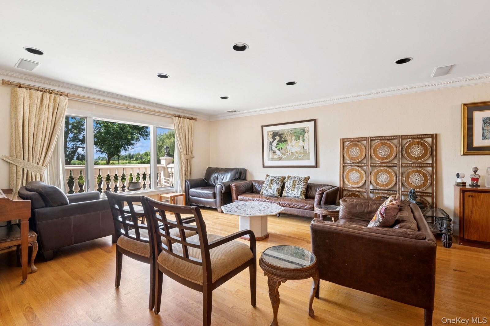 #9 photo, 328 W Ivy Hill Road, ナッソー郡 Woodsburgh , NY 11598