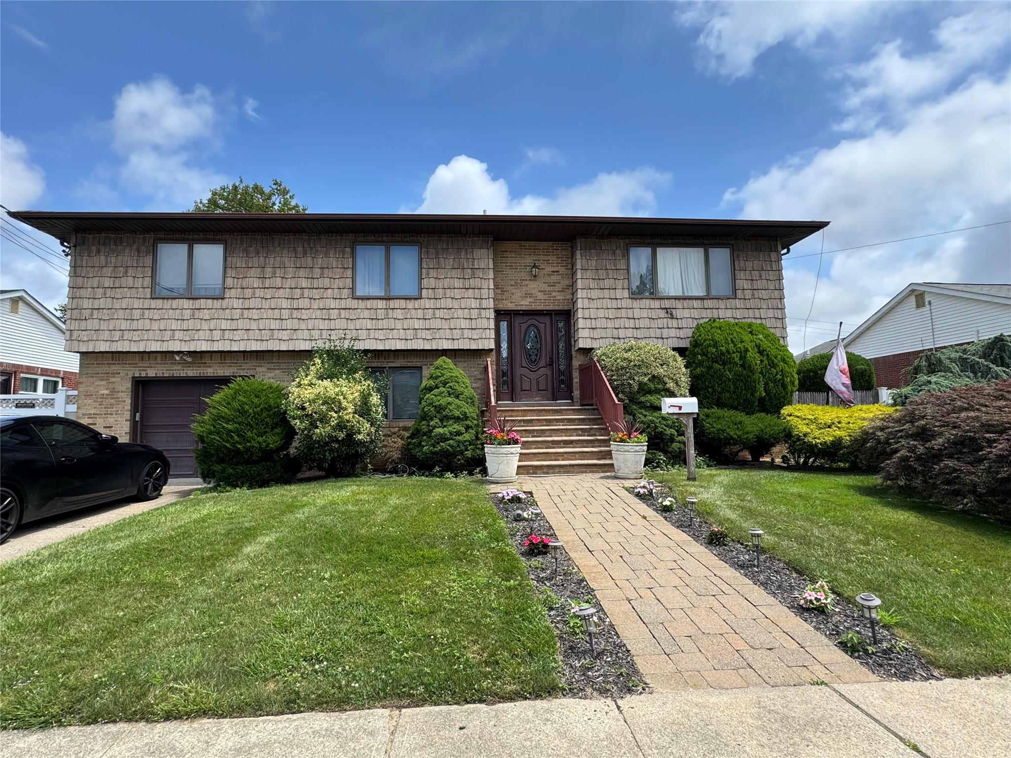 #1 photo, 71 Irving Avenue, 東長島 鹿园 Deer Park , NY 11729