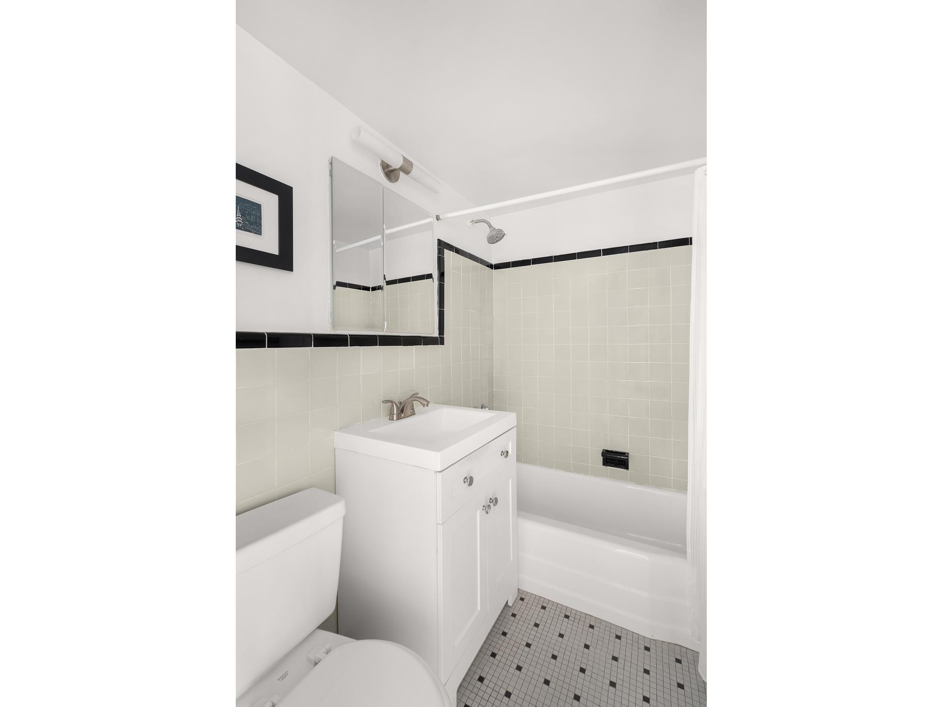 #7 photo, 139 E 33RD Street, Midtown , NY 10016