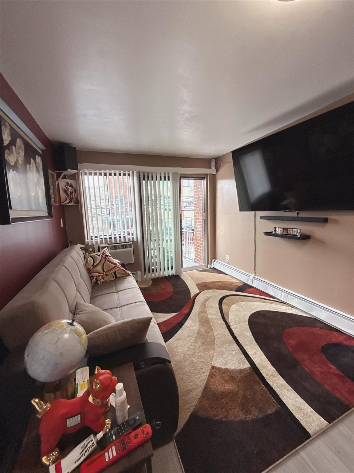 #4 photo, 58-39 Waldron Street, クイーンズ区 Corona , NY 11368