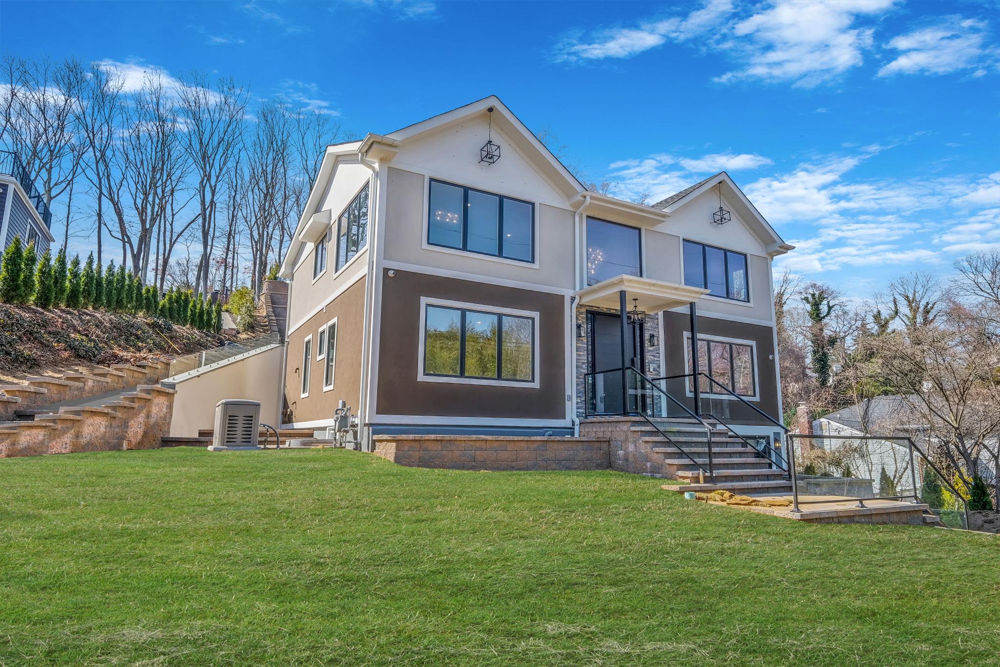 #2 photo, 150 Sugar Toms Lane, East Norwich , NY 11732