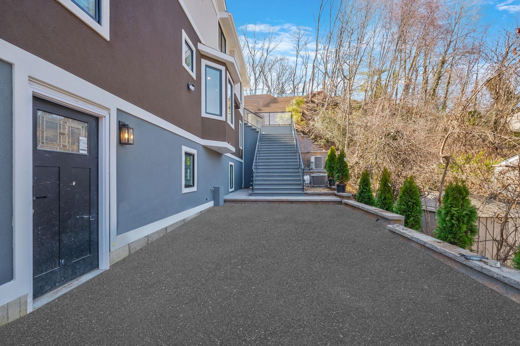 #3 photo, 150 Sugar Toms Lane, East Norwich , NY 11732