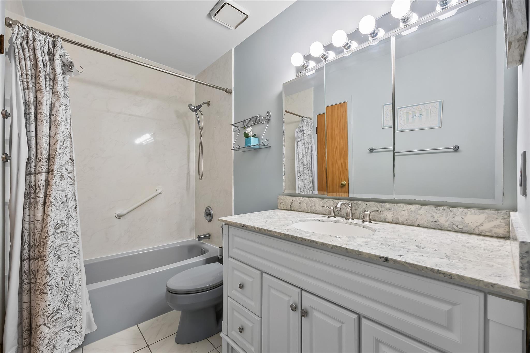 #19 photo, 41 W Pond Court, サフォーク郡 Smithtown , NY 11787