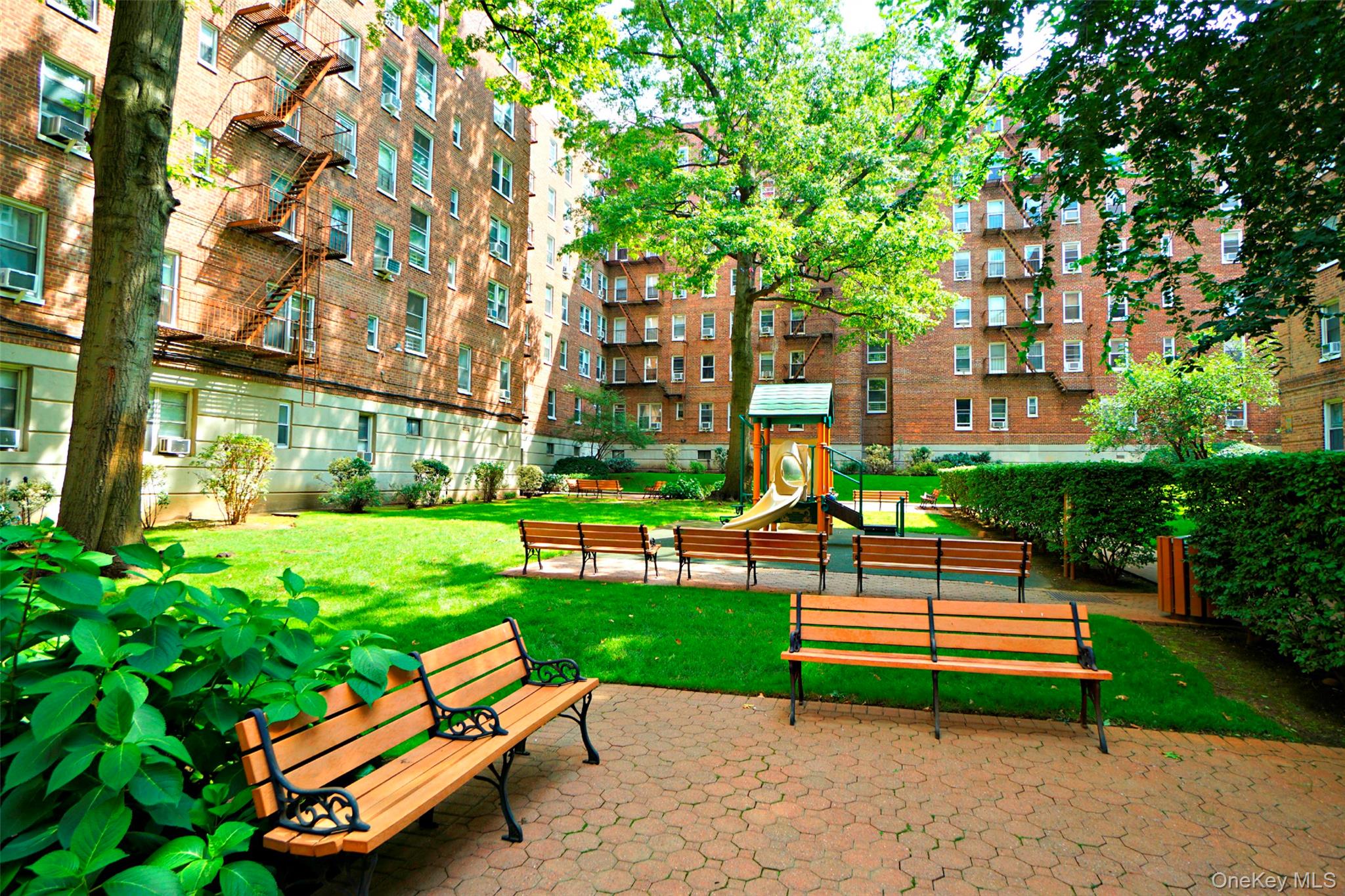 #18 photo, 7281 113th Street, クイーンズ区 Forest Hills , NY 11375