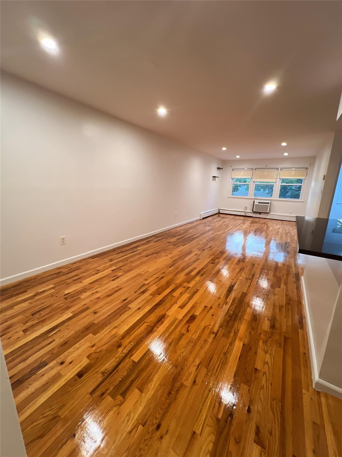 #1 photo, 240-10 68th Avenue, 皇后區 道格拉斯頓 Douglaston , NY 11362