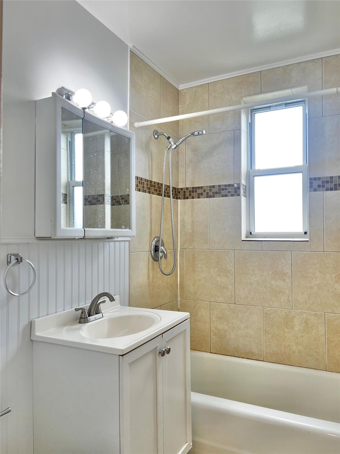 #10 photo, 210-50 41st Avenue, Bayside , NY 11361