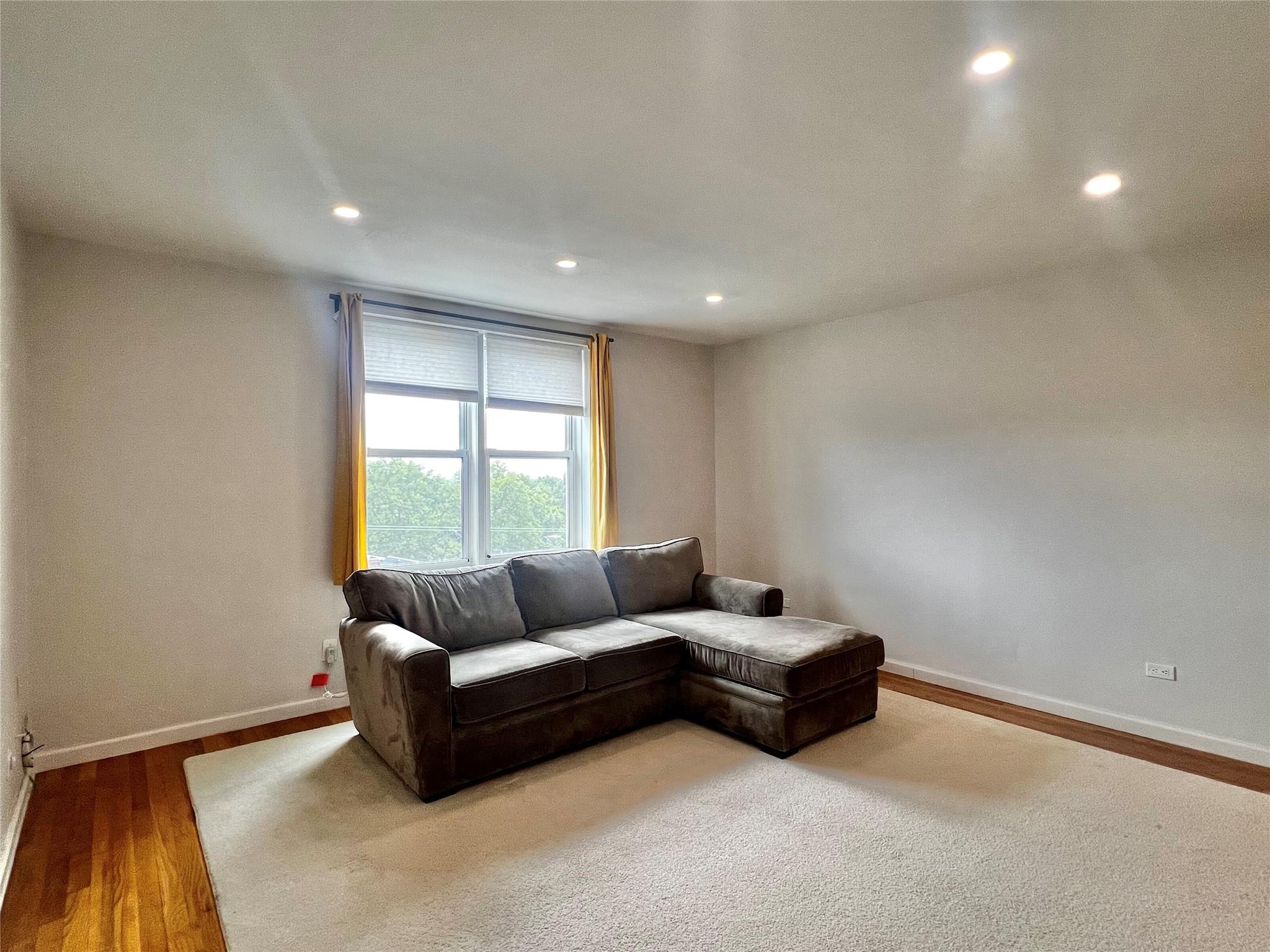 #5 photo, 210-50 41st Avenue, Bayside , NY 11361