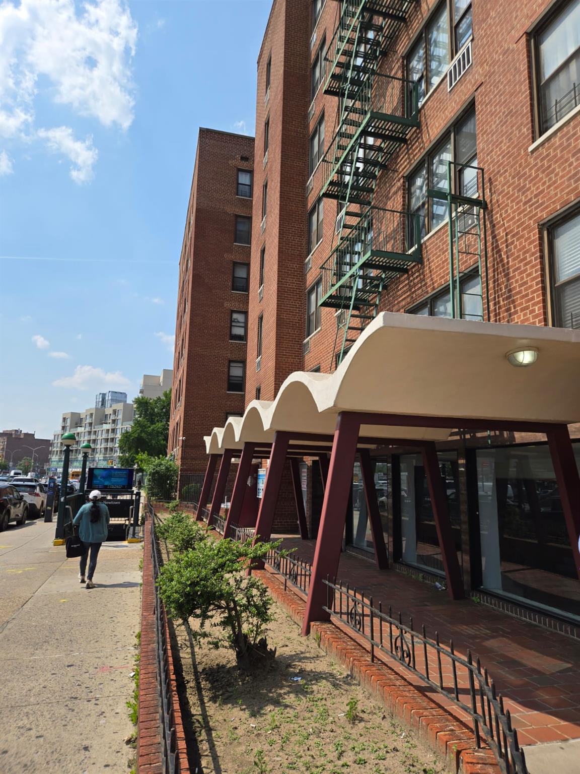 #1 photo, 86-35 Queens Boulevard, 皇后區 艾姆赫斯特 Elmhurst , NY 11373