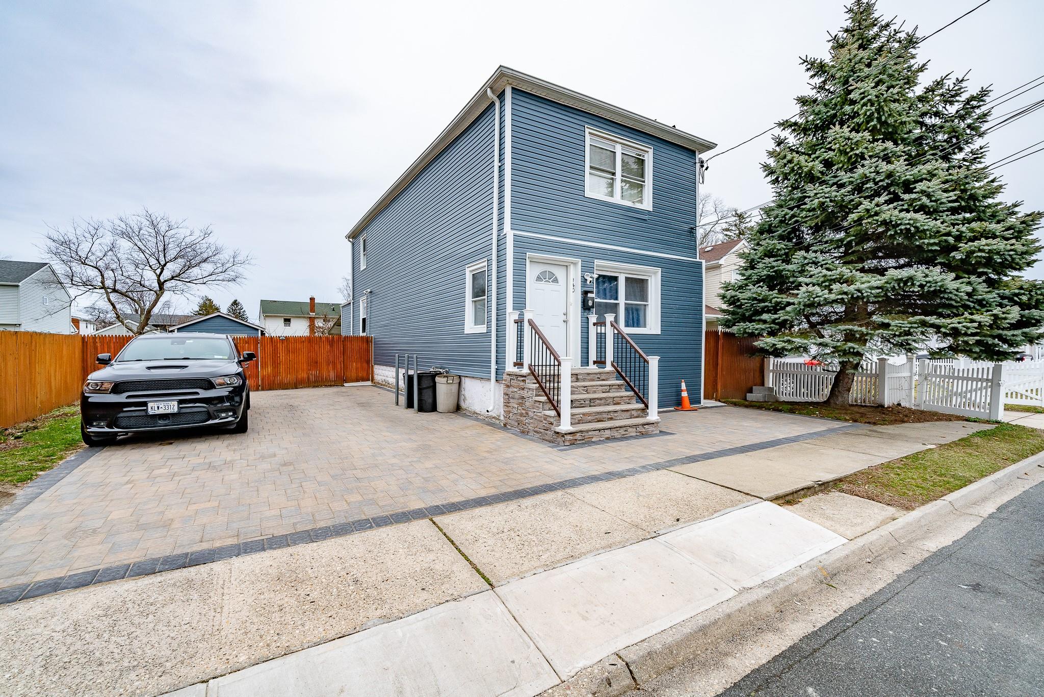 #1 photo, 140 Galvani Street, 東長島 Copiague , NY 11726