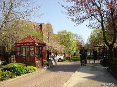 #1 photo, 150-30 71 Avenue, 皇后區 秋園 Kew Garden Hills , NY 11367