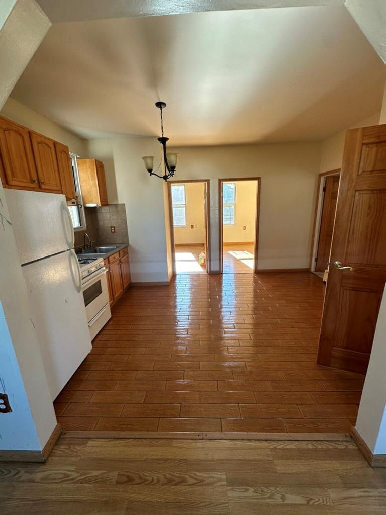 #4 photo, 58-31 71st Street, Flushing , NY 11378