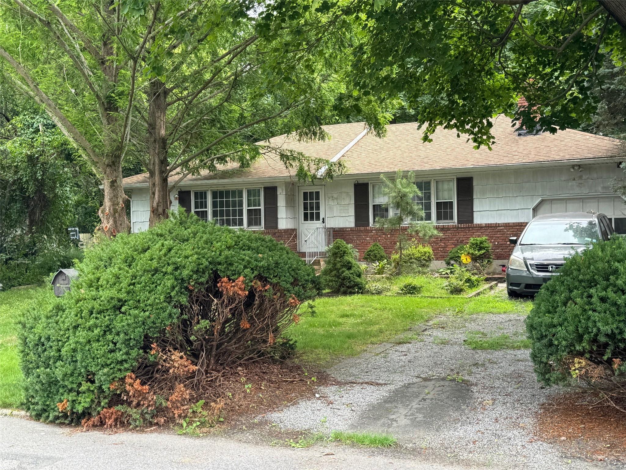 #1 photo, 42 Babylon Street, 東長島 艾斯利普 Islip Terrace , NY 11752