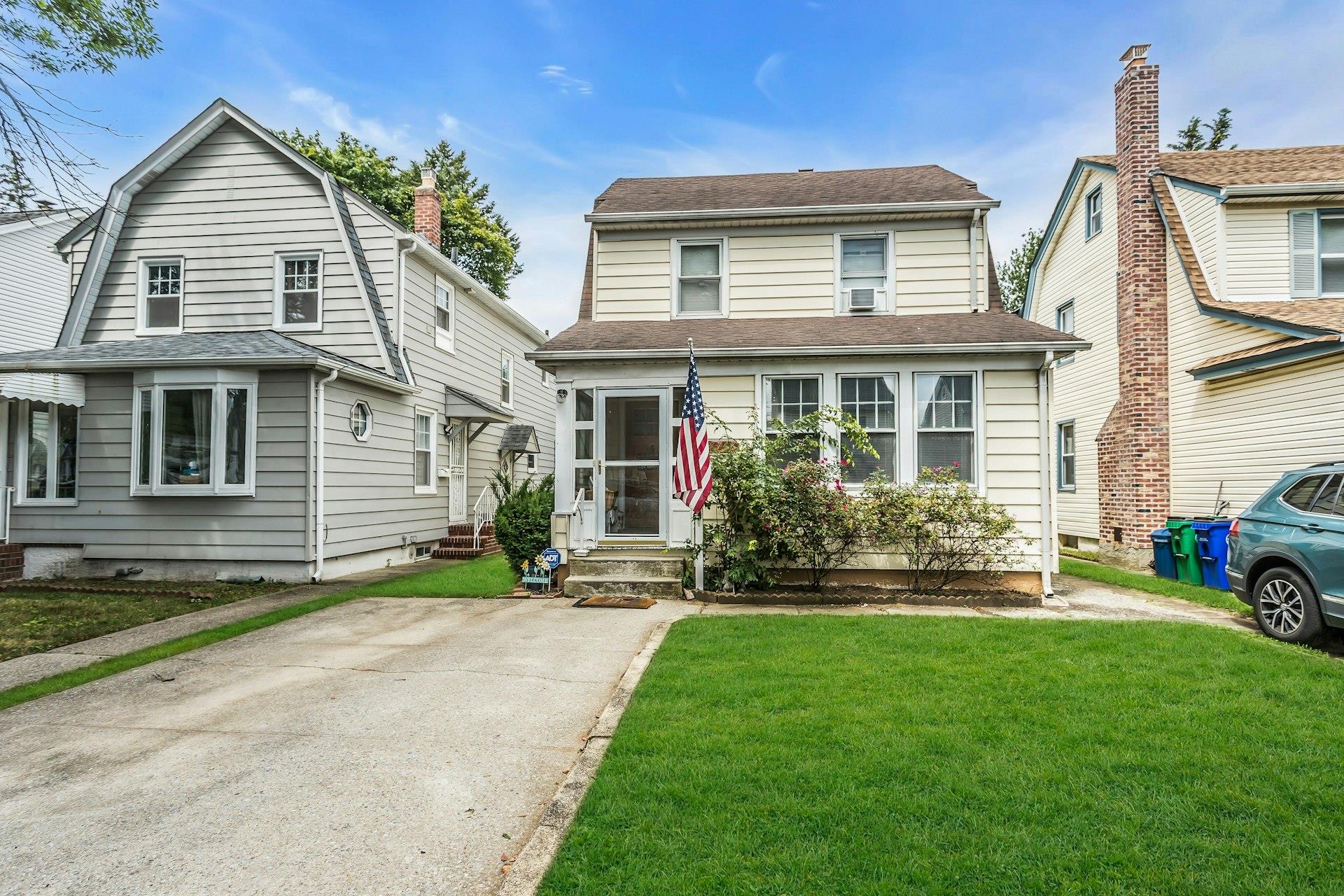 #1 photo, 8748 252nd Street, 皇后區 Bellerose , NY 11426