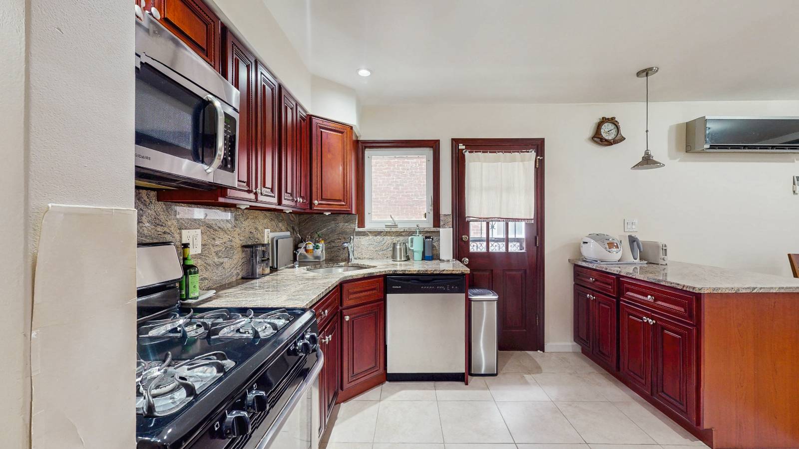 #9 photo, 43-19 205th Street, クイーンズ区 Bayside , NY 11361