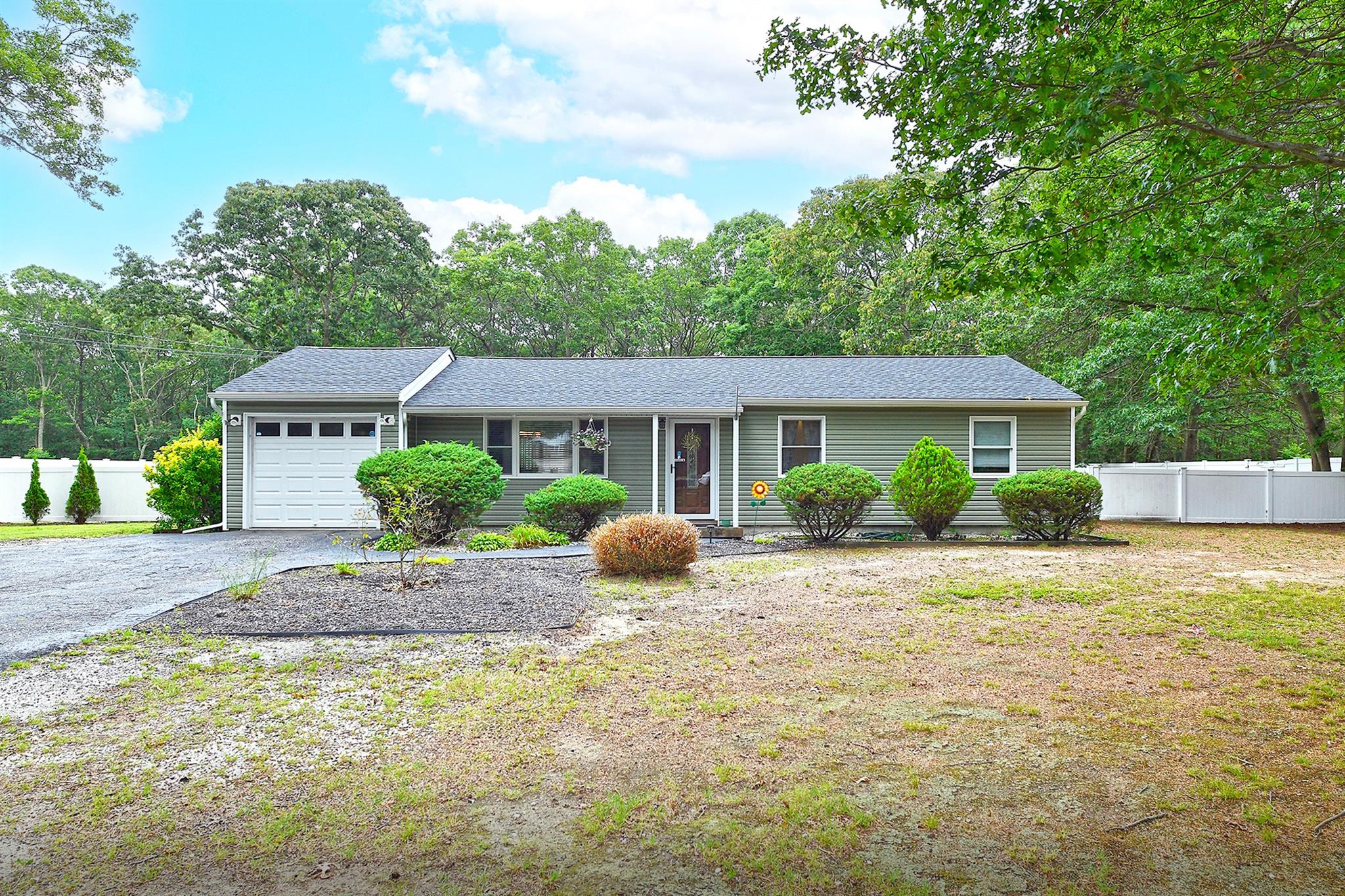 #1 photo, 152 E Woodside Avenue, 東長島 Patchogue , NY 11772