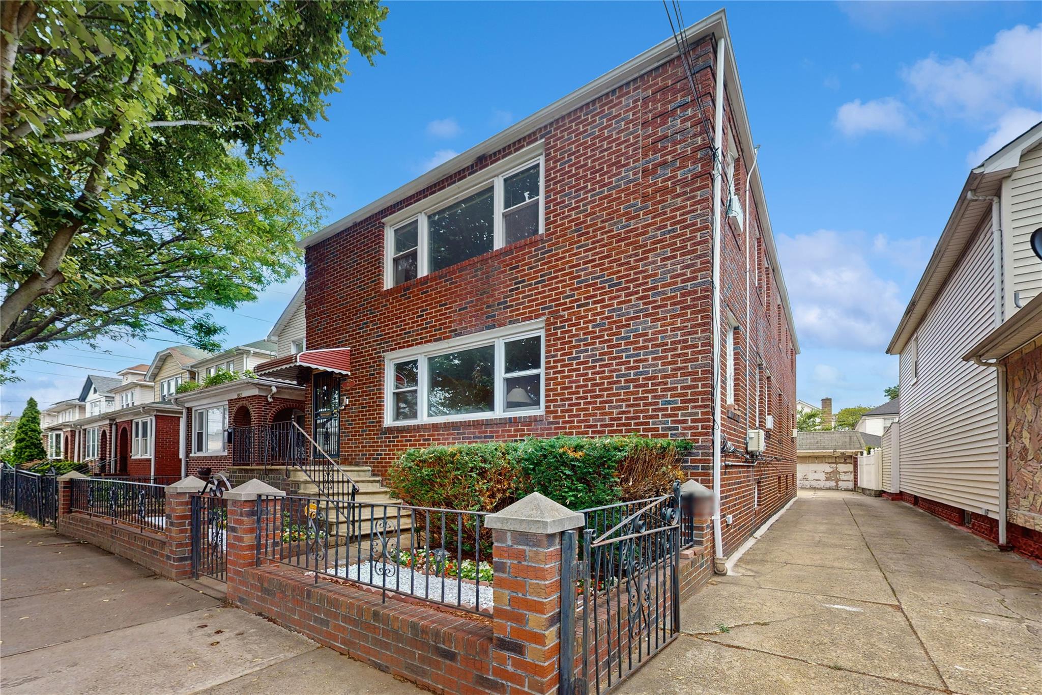 #1 photo, 987 E 42nd Street, 布鲁克林 Brooklyn , NY 11210