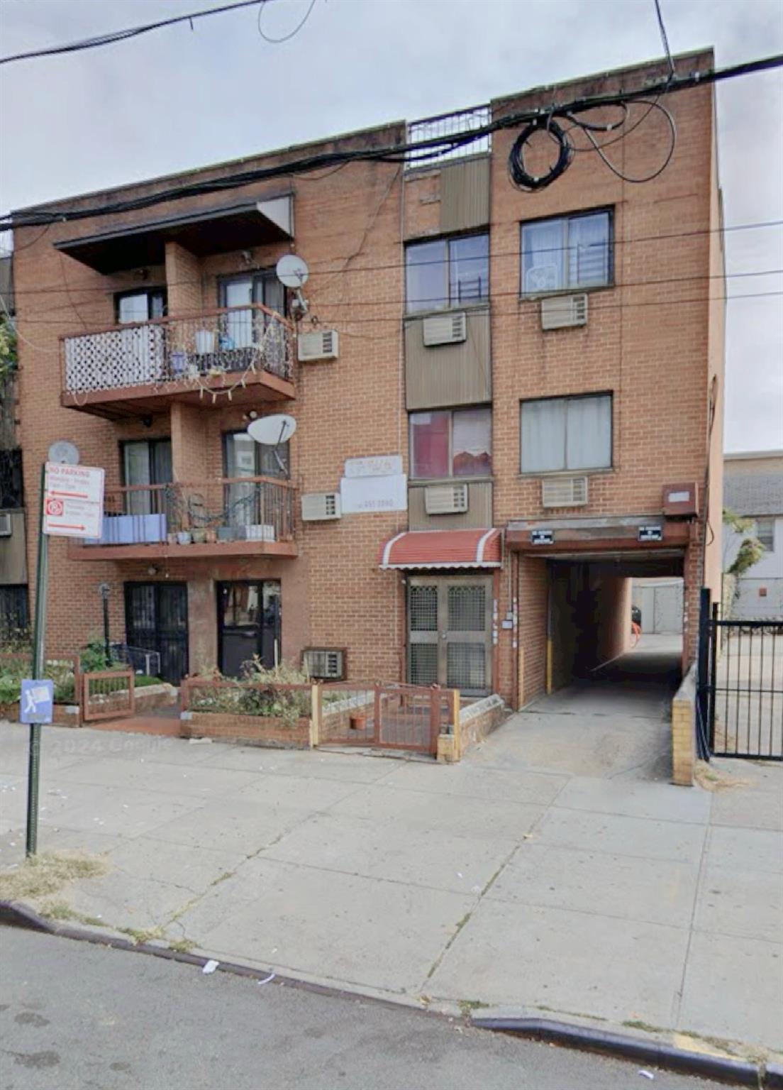 #1 photo, 42-11 108th Street, 皇后區 可樂娜 Corona , NY 11368