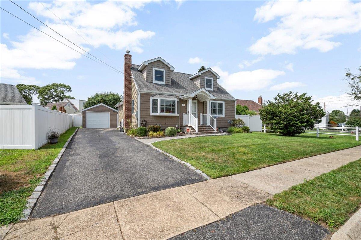 #1 photo, 21 N Crescent Drive, 東長島 Farmingdale , NY 11735