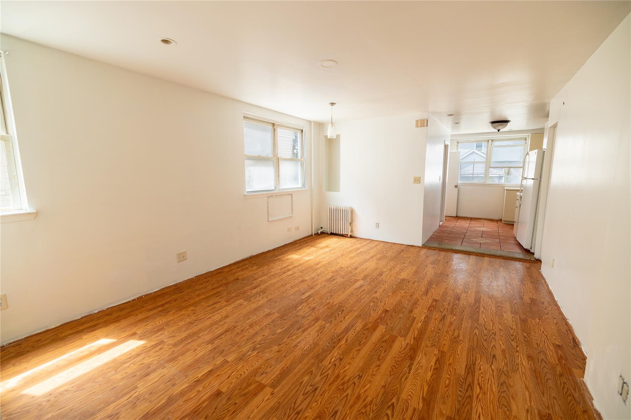 #4 photo, 2941 Middletown Road, Bronx , NY 10461