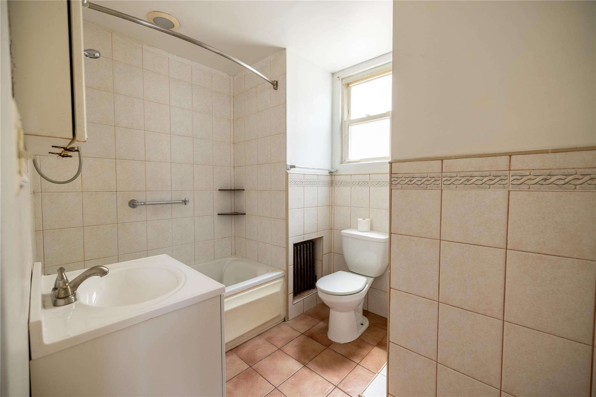 #8 photo, 2941 Middletown Road, Bronx , NY 10461