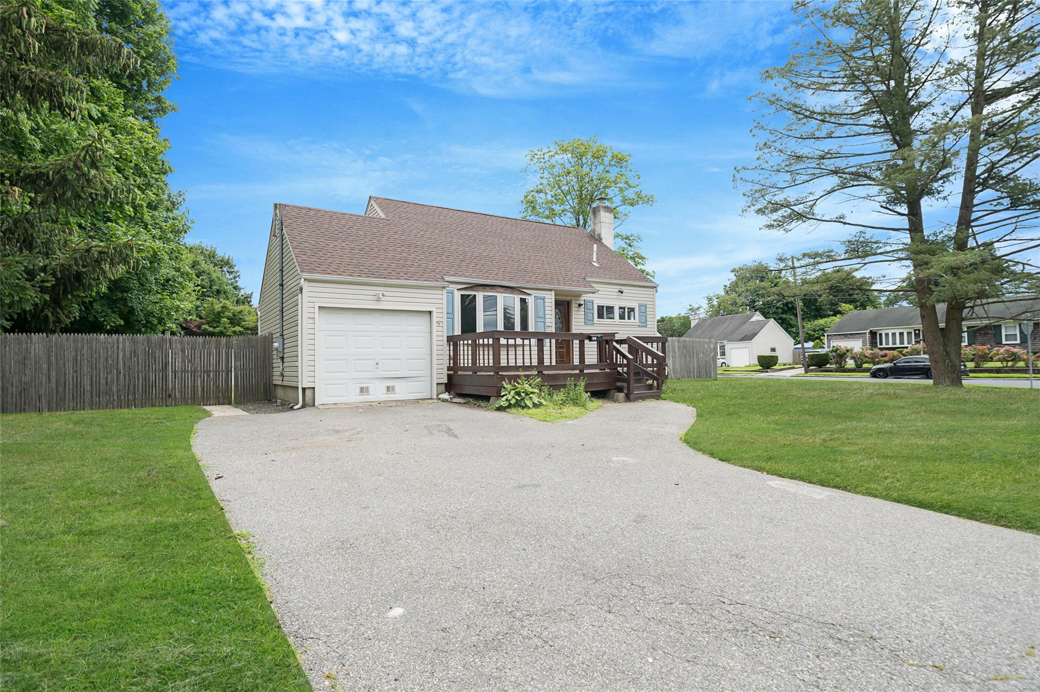 #1 photo, 281 Carlls Path, 東長島 鹿园 Deer Park , NY 11729