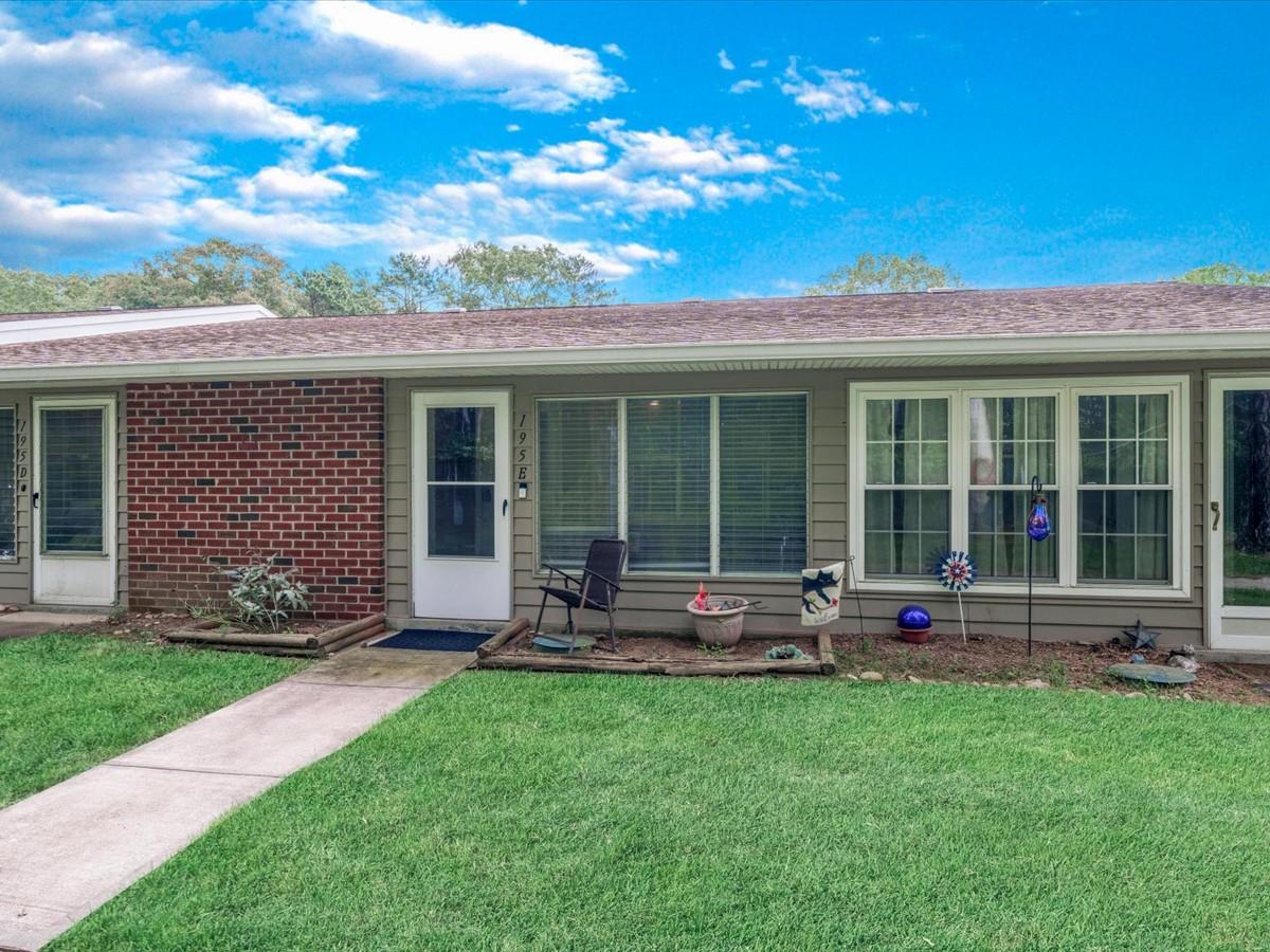 #1 photo, 195 E Newcastle Court, サフォーク郡 Ridge , NY 11961