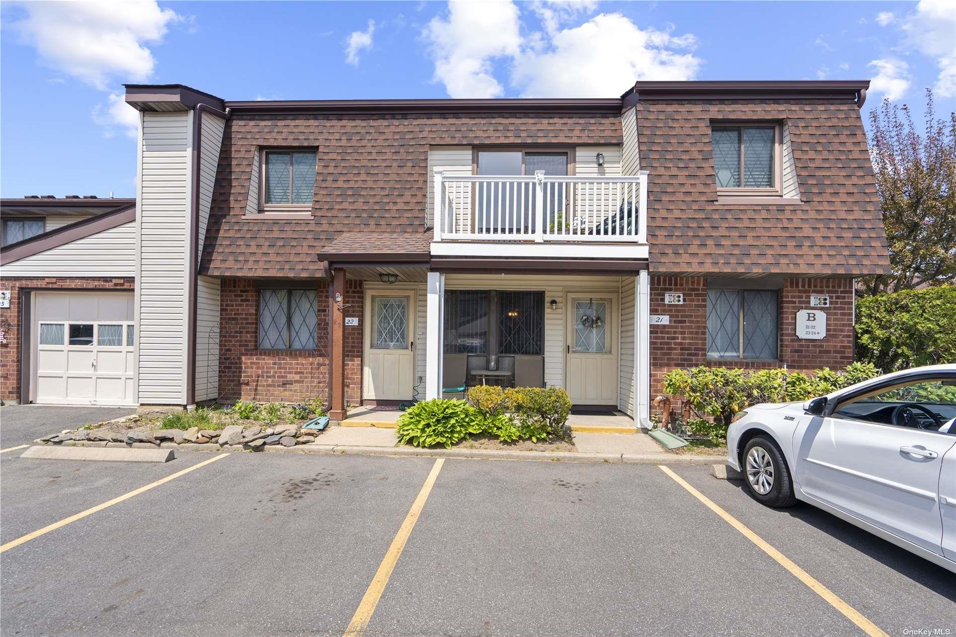 #1 photo, 21 W Cambridge Drive, Copiague , NY 11726