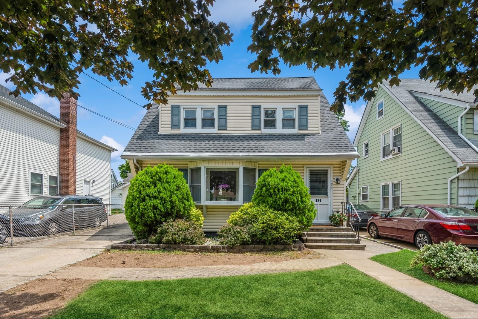 #1 photo, 121 Campbell Avenue, Williston Park , NY 11596