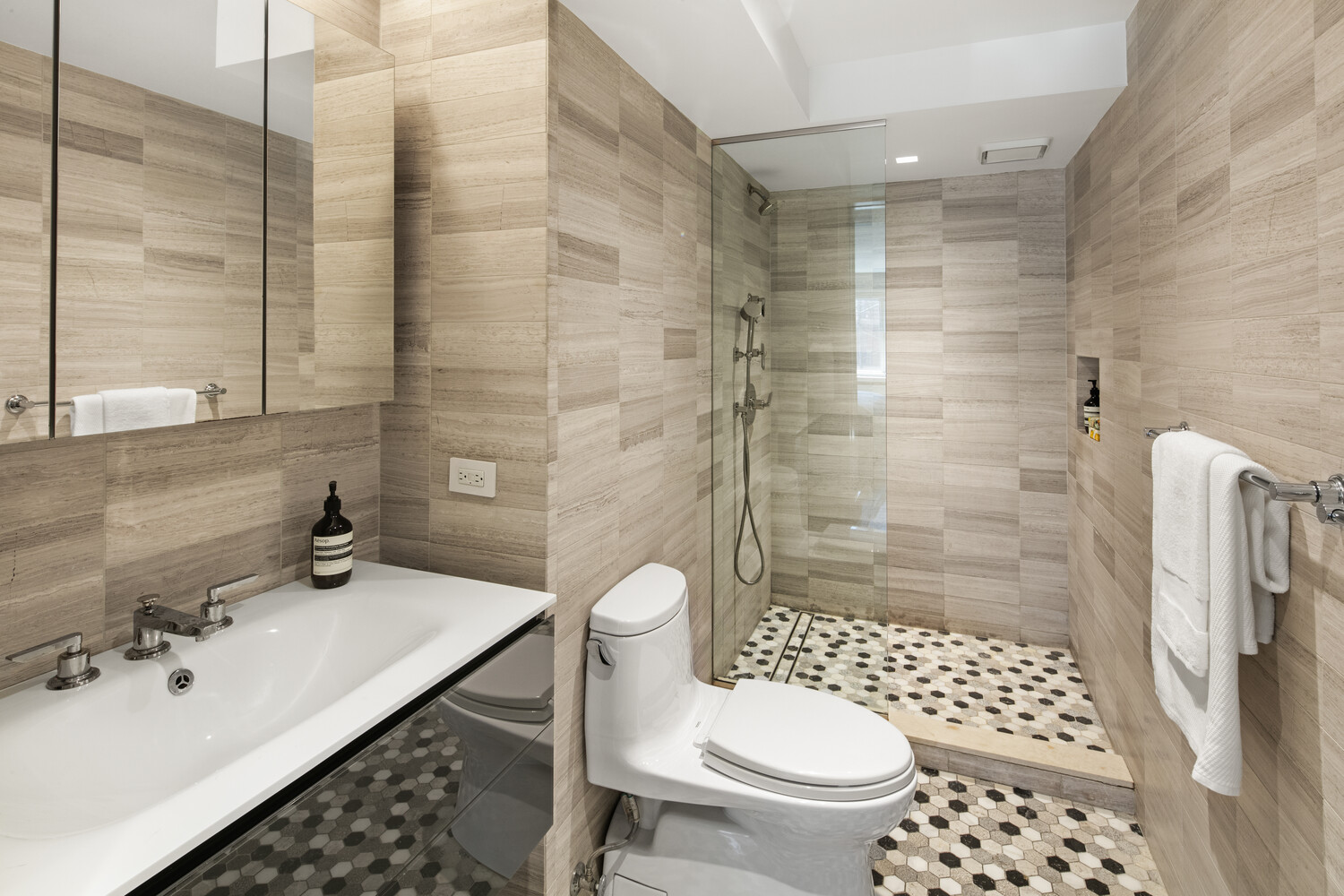 #16 photo, 69 W 9TH Street, マンハッタン Greenwich Village , NY 10011