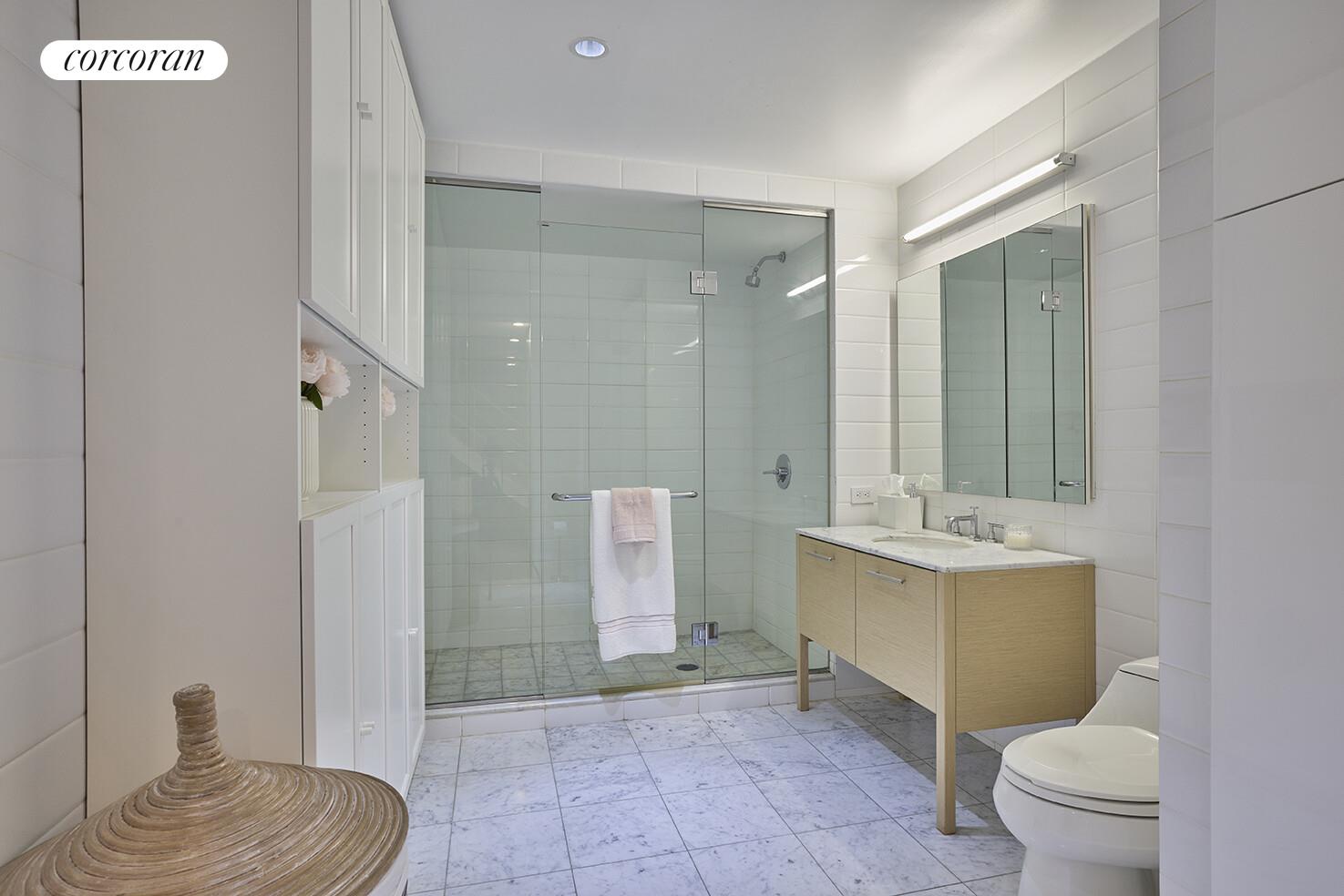 #9 photo, 310 E 53RD Street, マンハッタン Turtle Bay , NY 10022