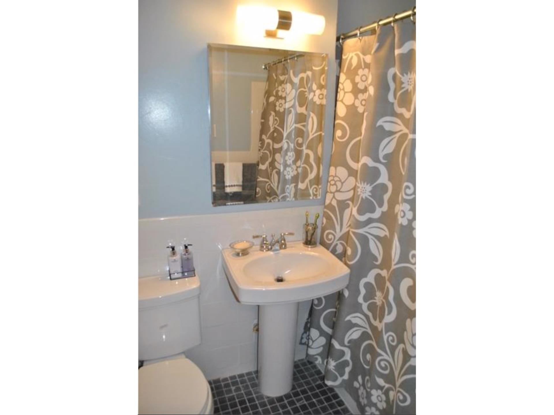 #12 photo, 33 GREENWICH Avenue, West Village , NY 10014